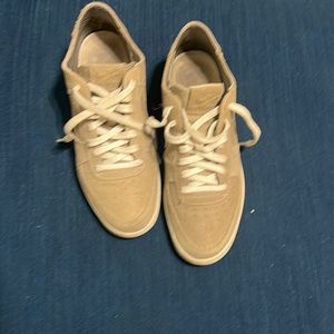 Tan Nikes a size 5 1/2